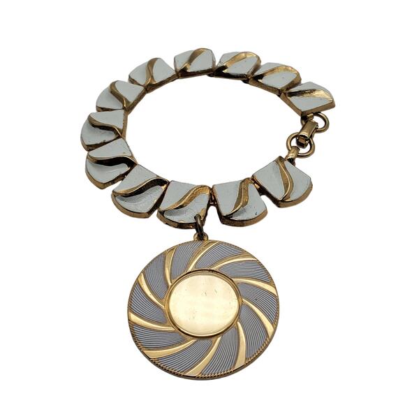 Coro White Enamel Bracelet Large Charm Gold Tone Chunky Link Vintage 1960s 70s - Picture 8 of 8